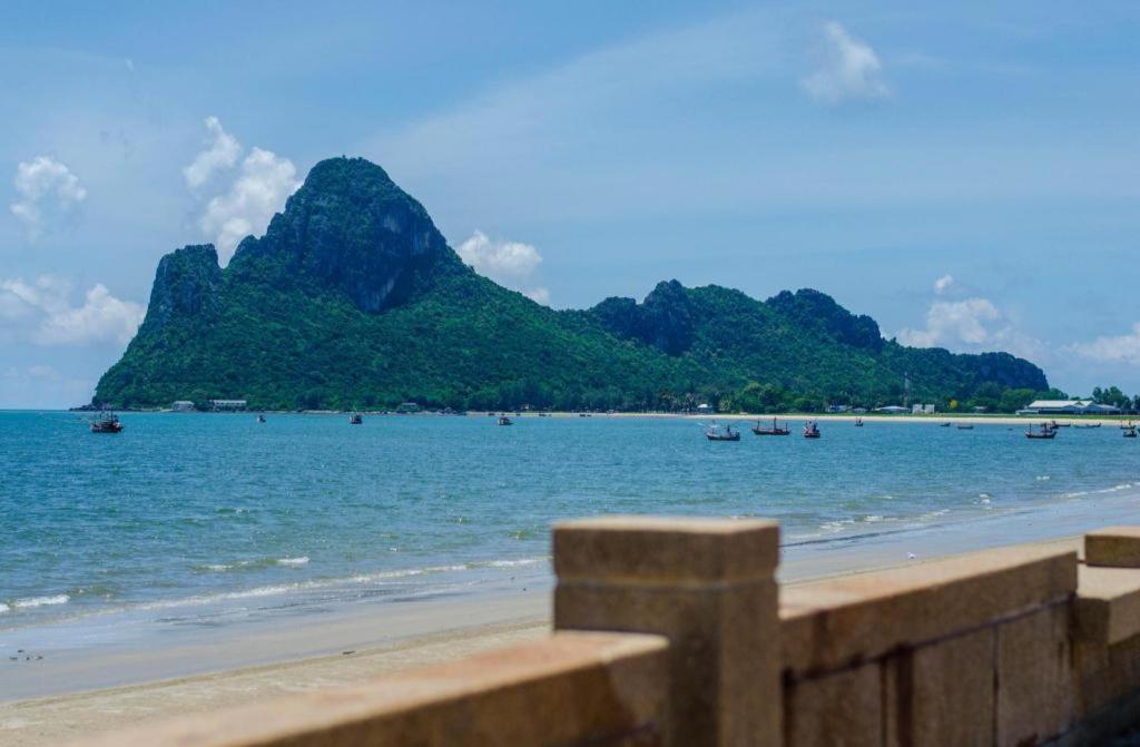 Prachuap Grand Hotel Pracsuap Khirikhan Kültér fotó